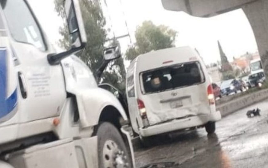 Fuerte accidente en la autopista México-Puebla deja dos heridos