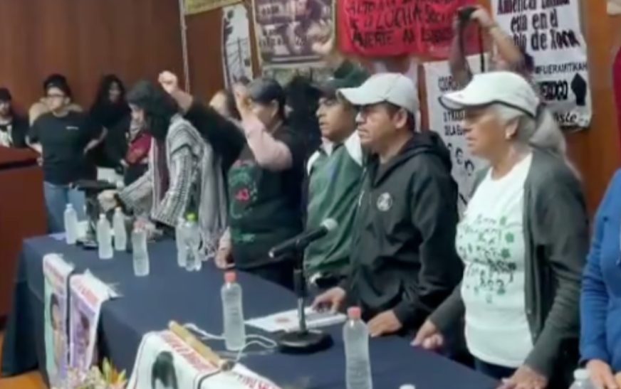 “Nos da mucho coraje que López Obrador no nos haya cumplido”: padres de normalistas de Ayotzinapa