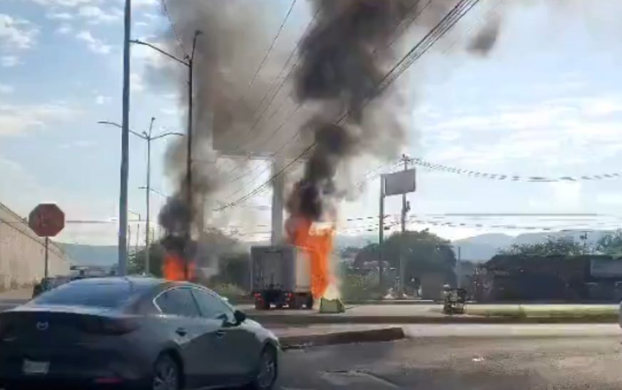 Bloqueos y balaceras siguen en Sinaloa: dejan sin clases a 4 municipios