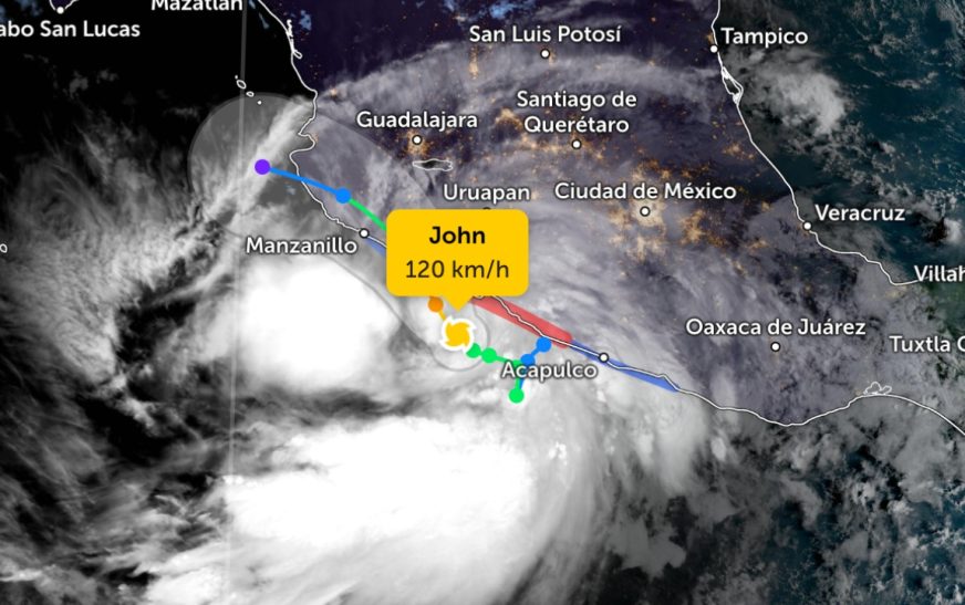 ‘John’ recobra fuerza a huracán categoría 1 y amenaza con inundaciones