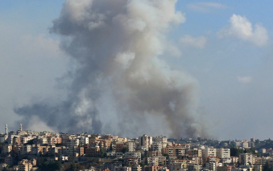 Israel bombardea objetivos de Hezbolá en Líbano; van 180 muertos