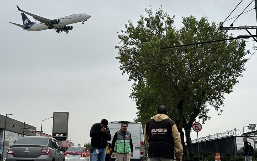 Muere hombre atropellado por camión de transporte público frente a metro Hangares