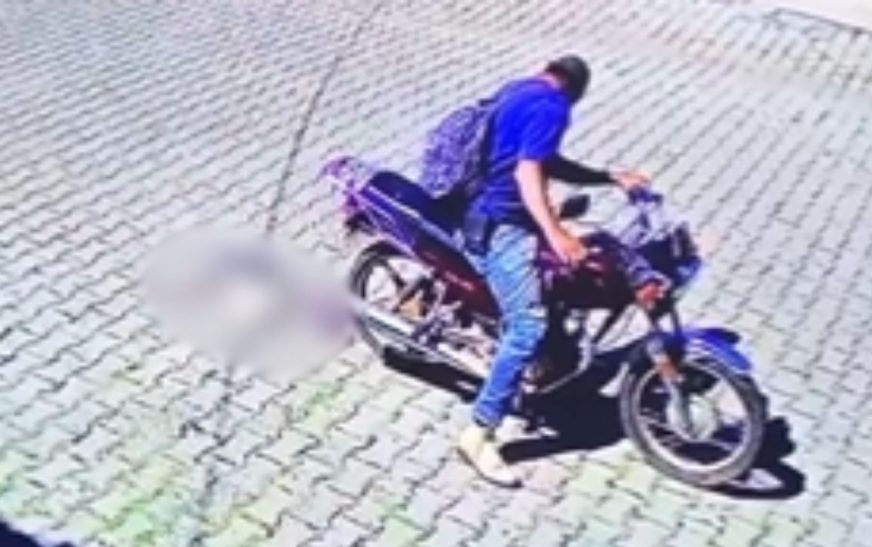 Indigna video de motociclista que arrastra a un perrito atado del cuello en Jalisco