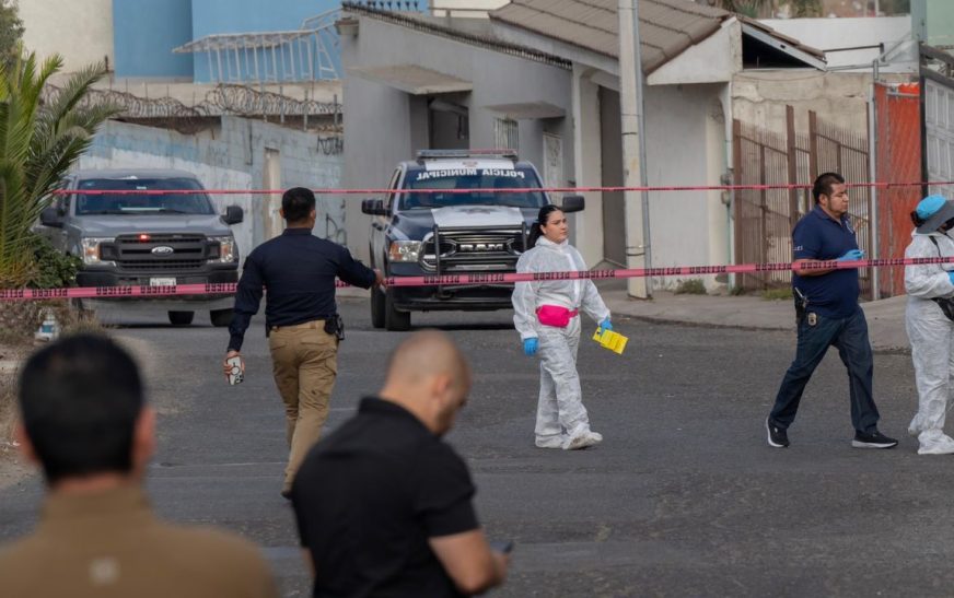 Asesinan a subcomandante de la FGE al salir de su casa en Tijuana