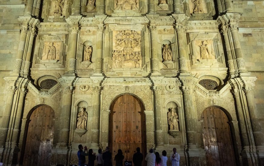 Gobierno de Oaxaca e Iberdrola México iluminan la Catedral Metropolitana con tecnología de vanguardia