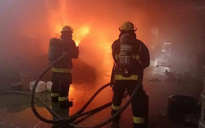 Incendio en fábrica de aceites moviliza a bomberos en San Andrés Cholula