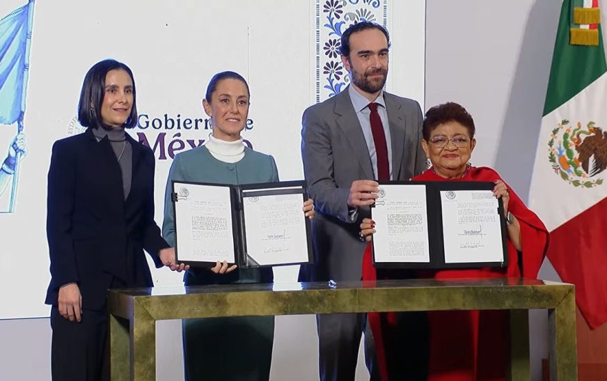 Sheinbaum firma decreto que devuelve CFE y PEMEX al pueblo; anuncia reforma ferroviaria