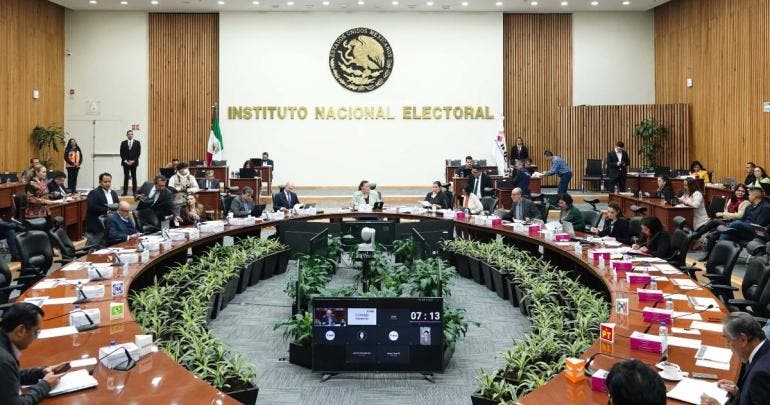 Quitan voto foráneo para elección judicial; el INE reciclará cajas, urnas y mamparas