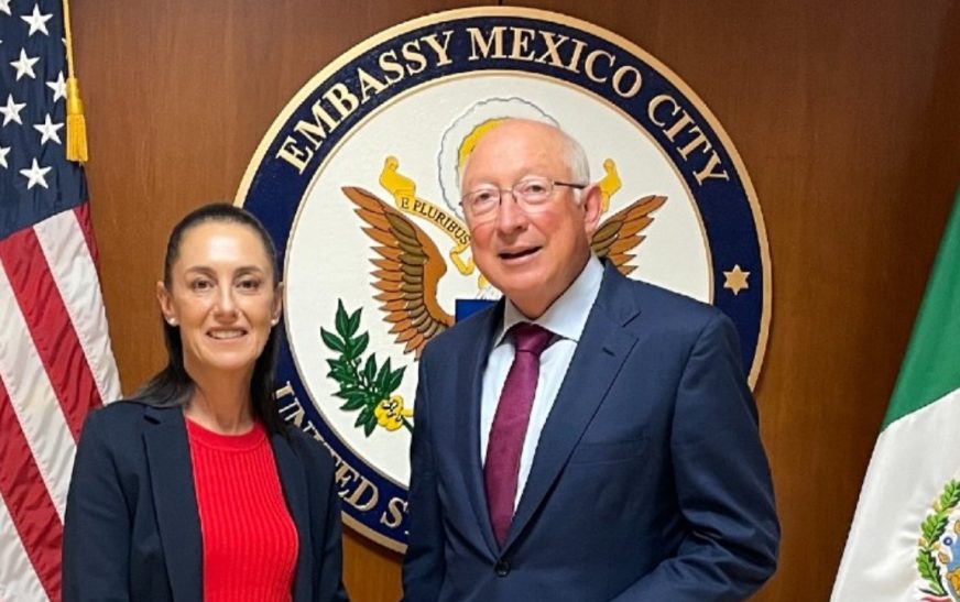 Cambia Sheinbaum relación con el embajador Ken Salazar y lo manda a Cancillería