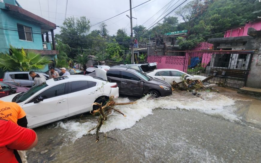 Intensas lluvias en Monterrey dejan 3 muertos