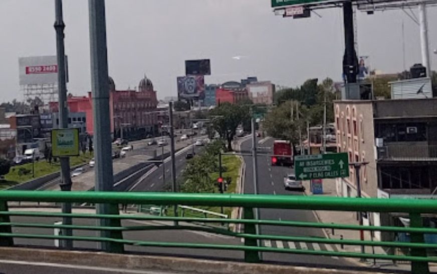 Mujer intenta arrojarse de puente vehicular en Viaducto Río de la Piedad