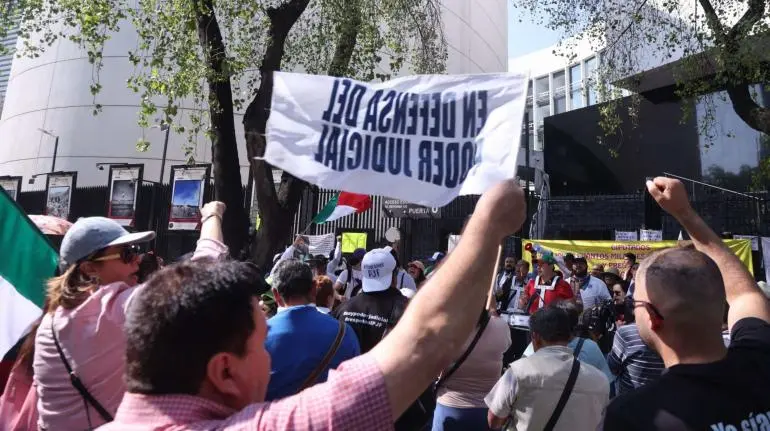 Empleados del Poder Judicial protestan contra la ‘tómbola judicial’ frente al Senado