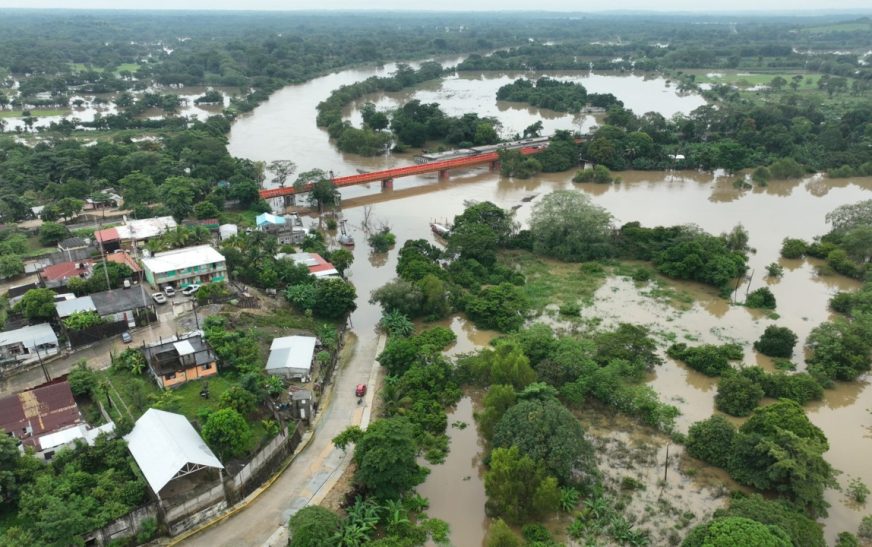 Se desborda río Coatzacoalcos e inunda 51 comunidades de Veracruz