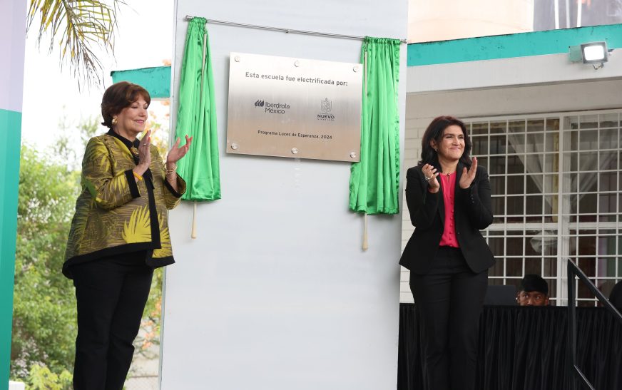 Gobierno de Nuevo León e Iberdrola México instalan paneles solares en siete planteles educativos