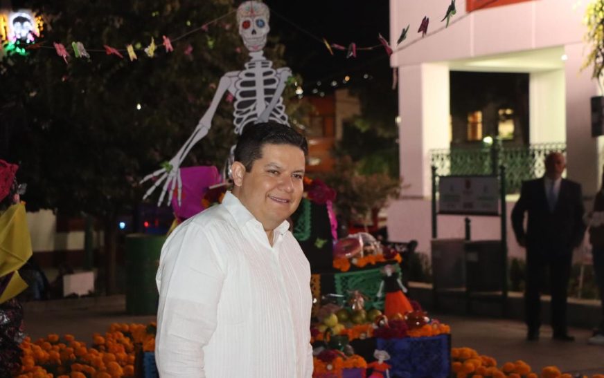 Alcalde Octavio Rivero inaugura ofrenda monumental del Día de Muertos en Milpa Alta