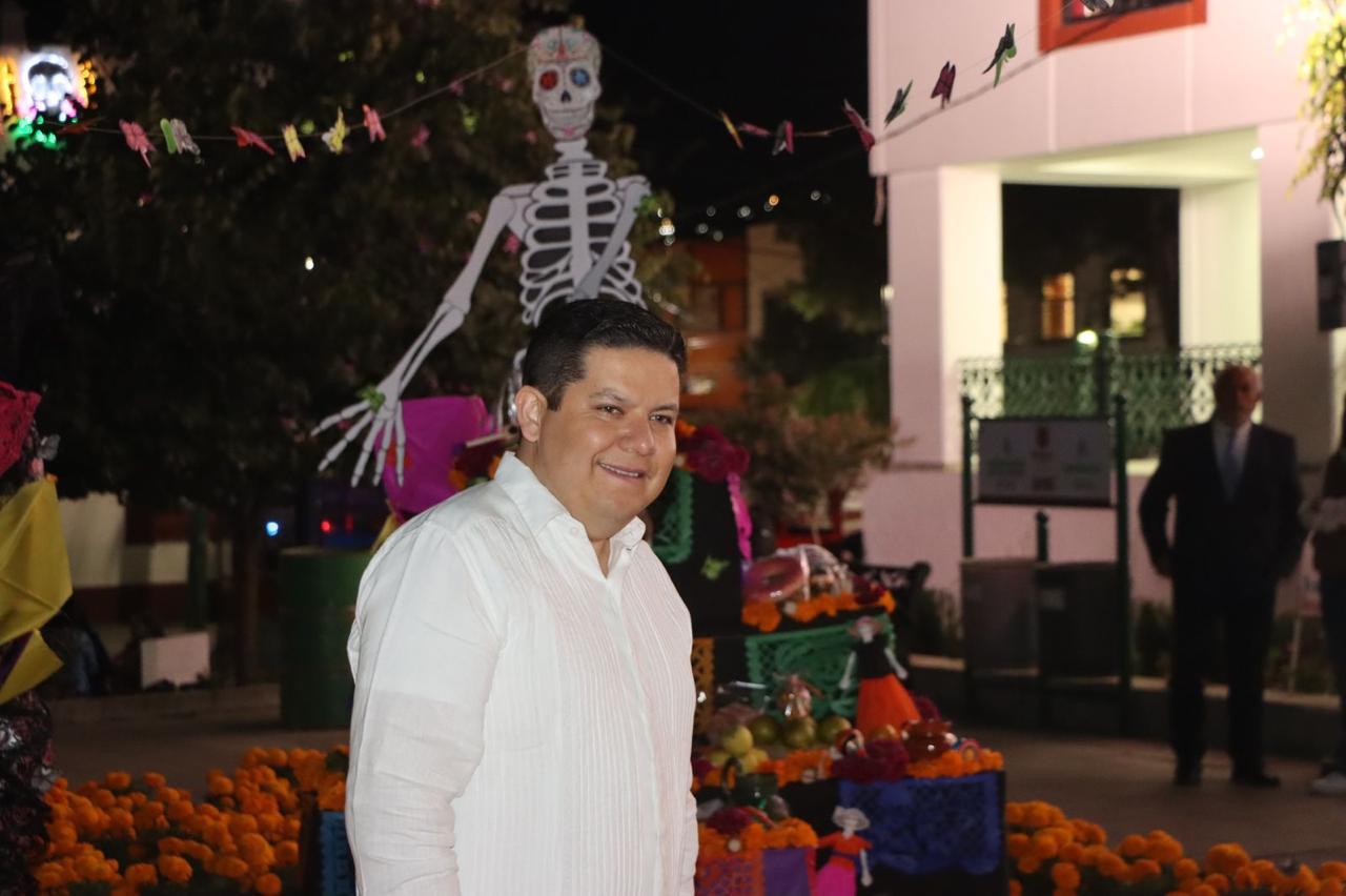 Alcalde Octavio Rivero inaugura ofrenda monumental del Día de Muertos en Milpa Alta