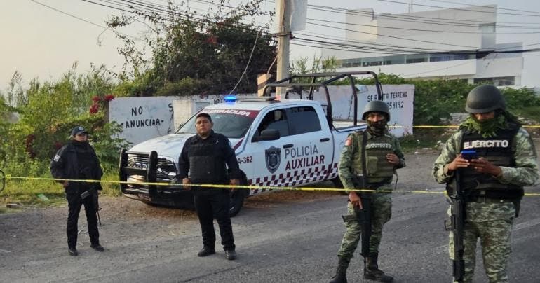 Sujetos armados ingresan a hospital en Atlixco y matan a paciente y a 2 policías