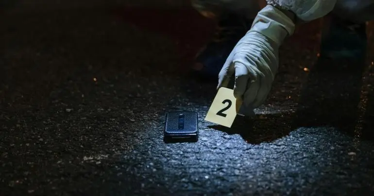 Asesinan a balazos a una mujer frente a sus hijos en Monterrey