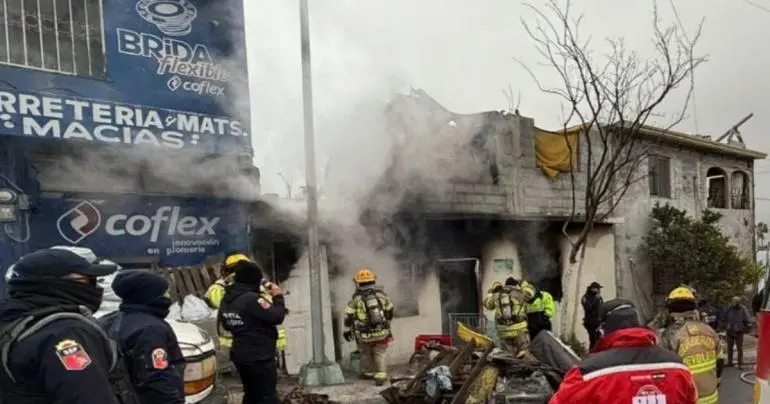 Un hombre murió y tres más resultaron intoxicados por incendio en San Pedro, Nuevo León