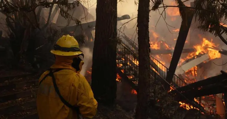 Enviará México a militares y a especialistas contra incendioas a Los Ángeles