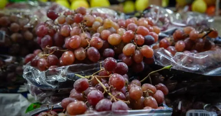 Frutas llevan a la inflación a desacelerar a 4.21% al cierre de diciembre