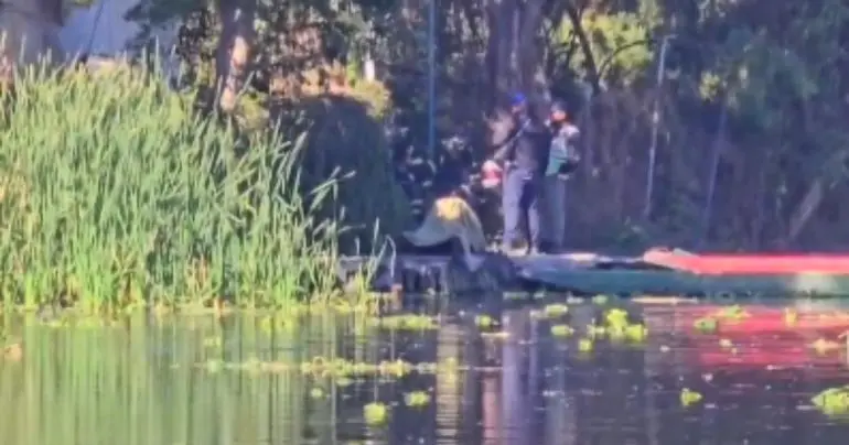 Hallan cuerpo sin vida en el Canal de Apatlaco, en Xochimilco