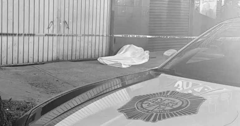 Hombre es asesinado con arma blanca en la Obrera; capturan a sospechoso