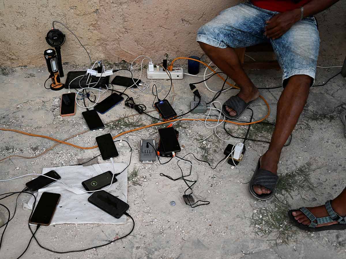 Cuba a media luz tras 40 horas en apagón generalizado