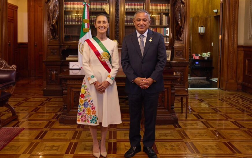 Claudia Sheinbaum dialoga con el primer ministro de Belice, John Briceño