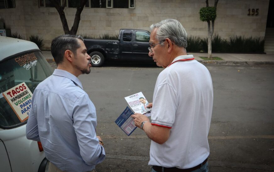 Ricardo Oropeza Bueno recorre el Jardín del Arte y dialoga con la ciudadanía