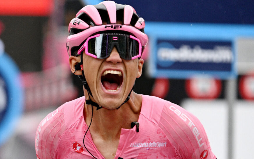 Isaac del Toro celebra con su mamá el triunfo histórico en el Giro de Italia 2025: emotivo video