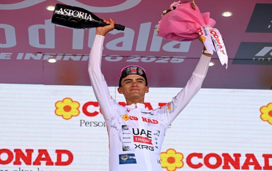 Isaac del Toro pierde la Maglia Rosa, pero hace historia en el Giro de Italia 2025