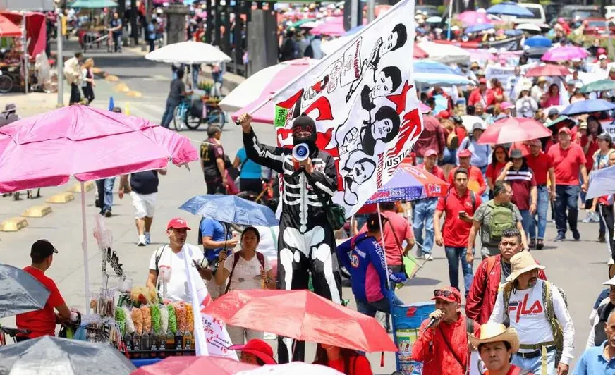 Caos por maestros hoy en CDMX: Alerta en el AICM, Circuito, Reforma e Insurgentes Borrador automático