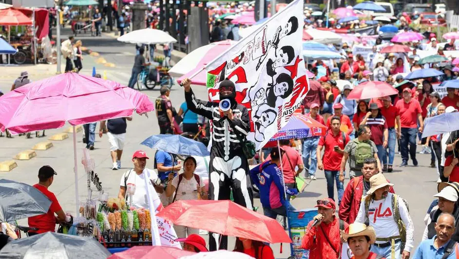 Caos por maestros hoy en CDMX: Alerta en el AICM, Circuito, Reforma e Insurgentes Borrador automático