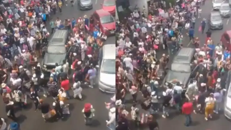 Auto intenta pasar a manifestantes en San Antonio Abad