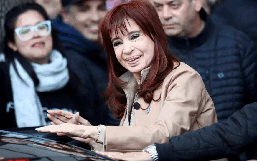Cristina Kirchner es condenada a prisión domiciliaria con tobillera electrónica