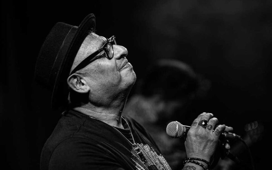 ARMANDO PALOMAS REGRESA A LOS ESCENARIOS CON UNA NOCHE HISTÓRICA EN LA MARAKA Y EL ESTRENO DE “LA NOSTALGIA DE LAS SERVILLETAS”