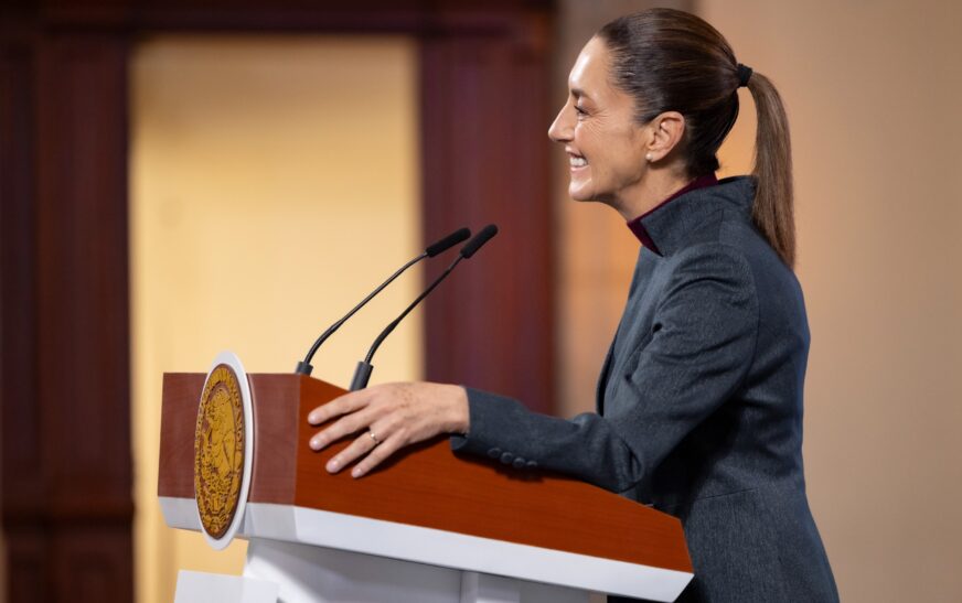 Claudia Sheinbaum llama a la cautela a habitantes de costas de Guerrero y Oaxaca ante huracán Erick; agradece acatar recomendaciones