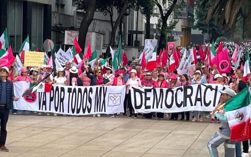 Domingo negro: ciudadanos marchan en CDMX contra la elección del Poder Judicial