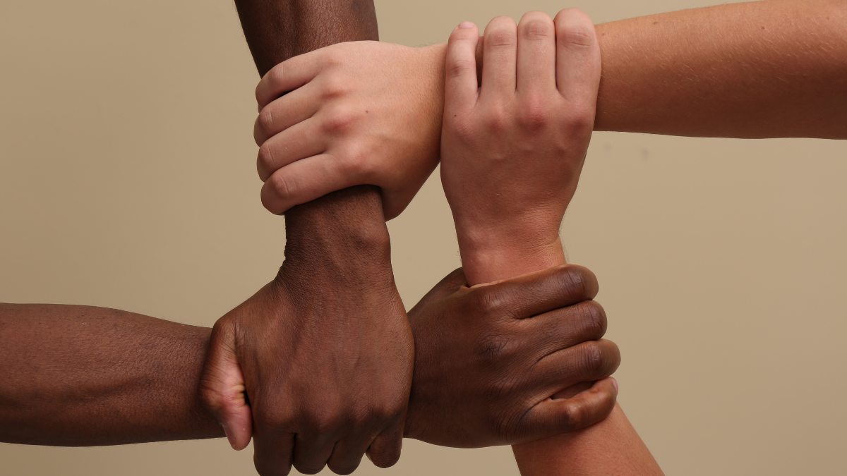 Del rechazo al entendimiento: el 53% de las juventudes LGBTQ+ sufre discriminación en sus hogares
