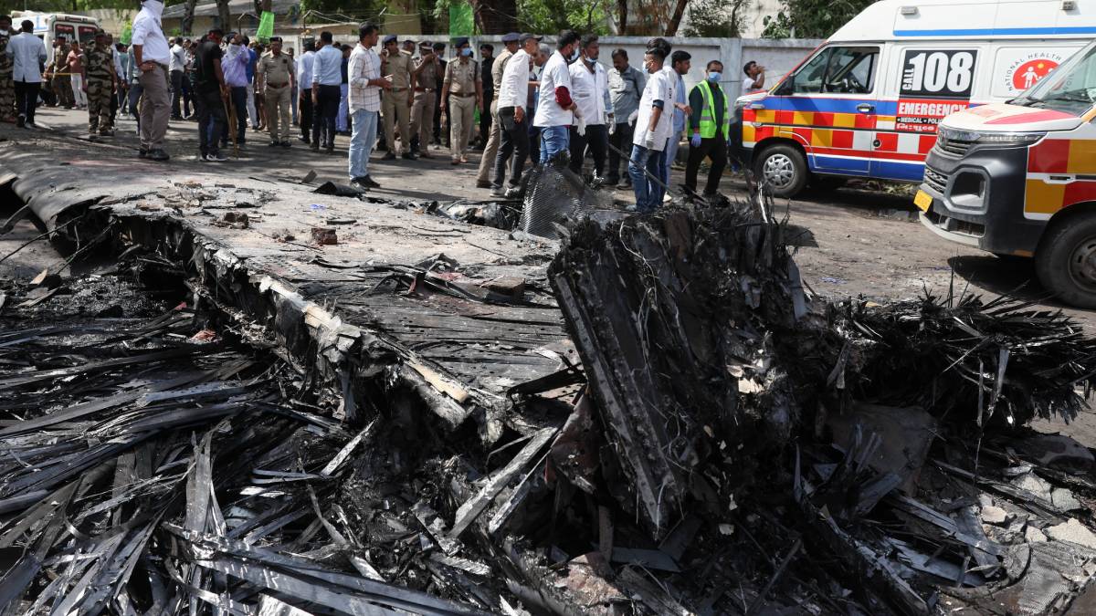 Encuentran 204 cadáveres tras estrellarse avión de Air India con destino a Londres