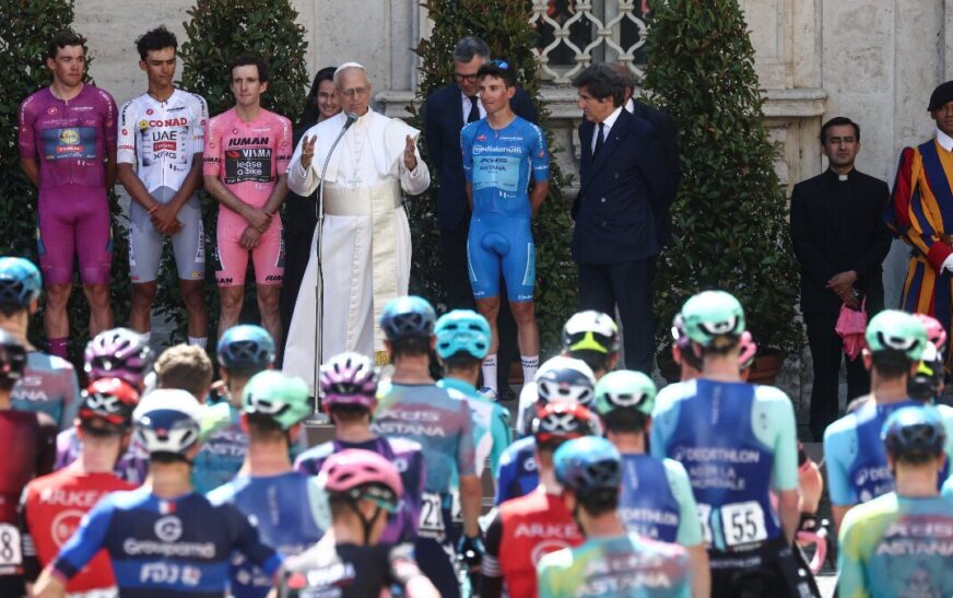 Papa León XIV saluda a Isaac del Toro en el Giro de Italia 2025: así se vivió el emotivo momento