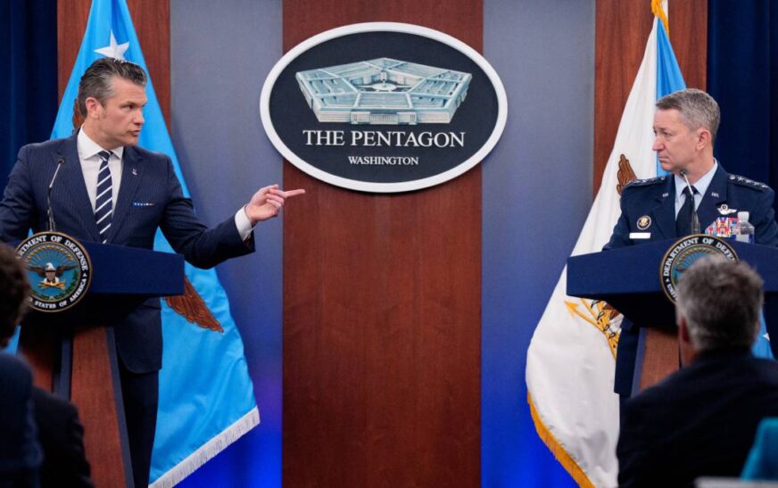Estados Unidos ha “devastado el programa nuclear iraní”, informó el jefe del Pentágono