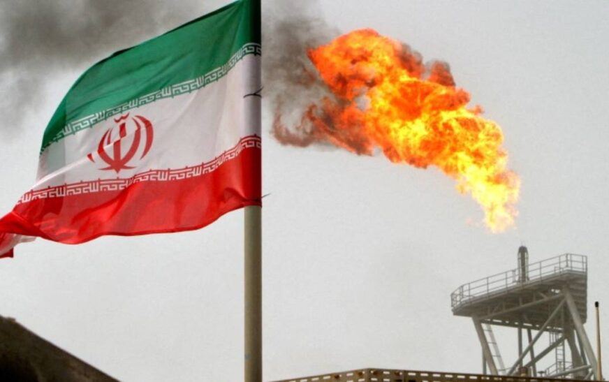 El petróleo se dispara 9% tras ataques de Israel a Irán y temor por suministro en Medio Oriente
