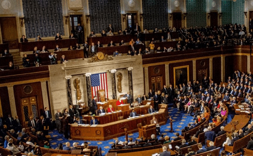 Senado de EU aprueba el ‘gran y hermoso’ plan fiscal de Trump; lo turna a la Cámara Baja