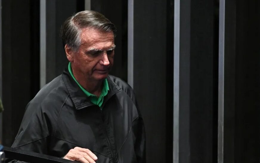 La Corte Suprema de Brasil impone a Bolsonaro la tobillera electrónica y le prohíbe usar redes sociales