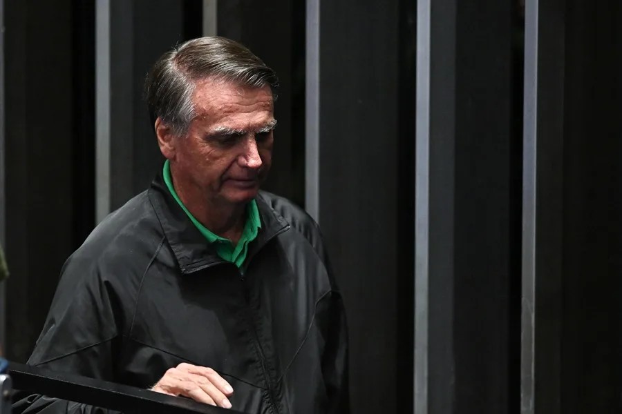 La Corte Suprema de Brasil impone a Bolsonaro la tobillera electrónica y le prohíbe usar redes sociales