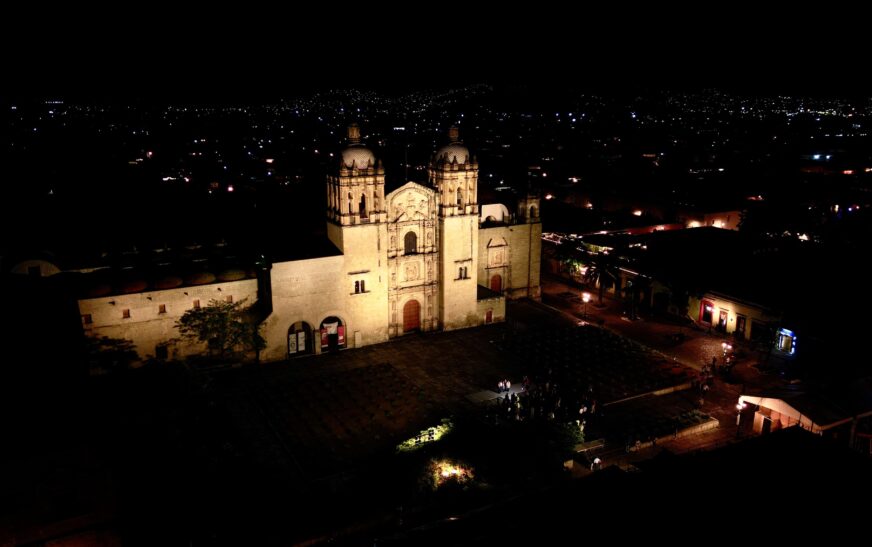 Gobierno de Oaxaca e Iberdrola México iluminan el Templo de Santo Domingo con tecnología sostenible