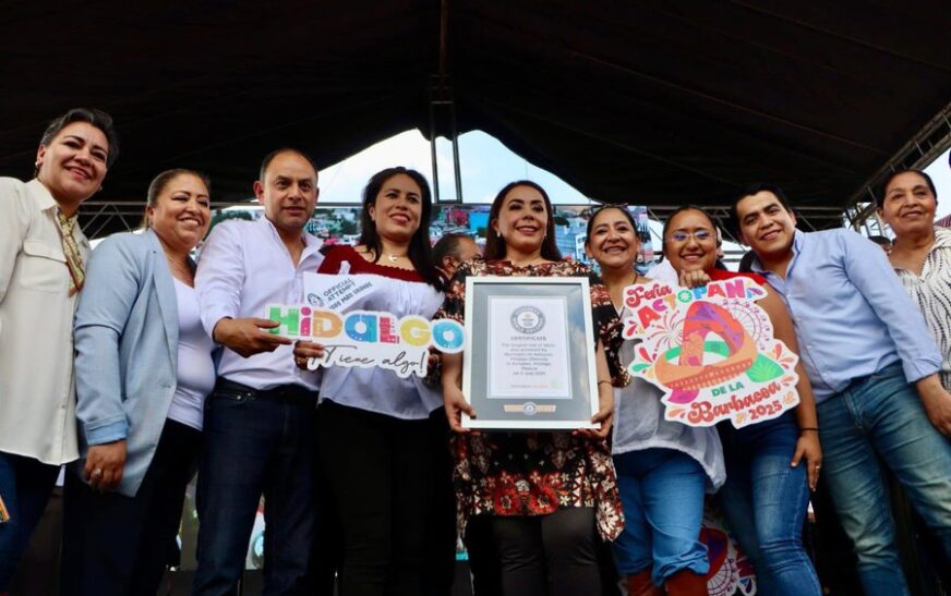Actopan obtiene Récord Guinness de la línea de tacos de barbacoa más larga del mundo