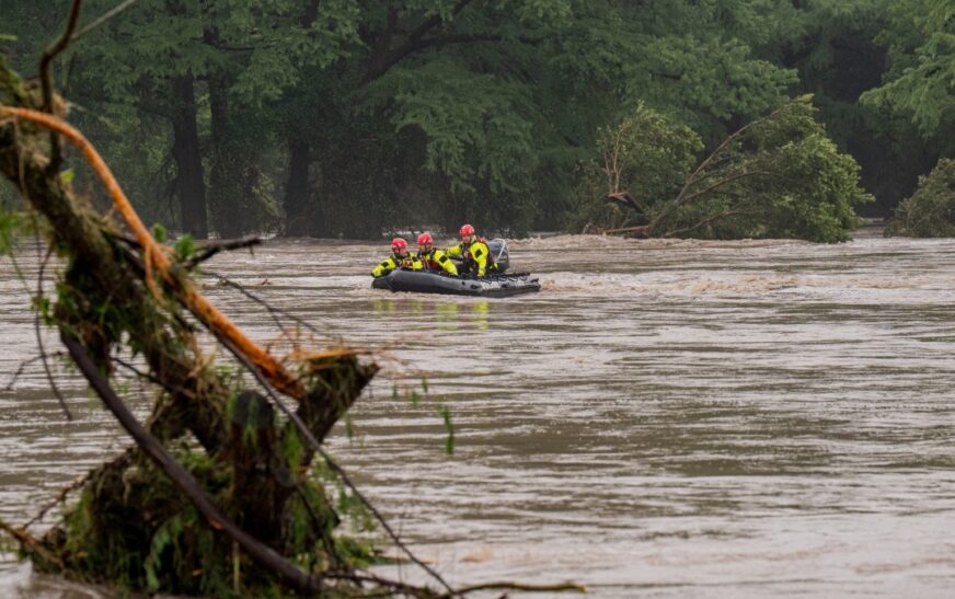 Aumenta a 24 muertos el saldo por inundaciones súbitas en Texas